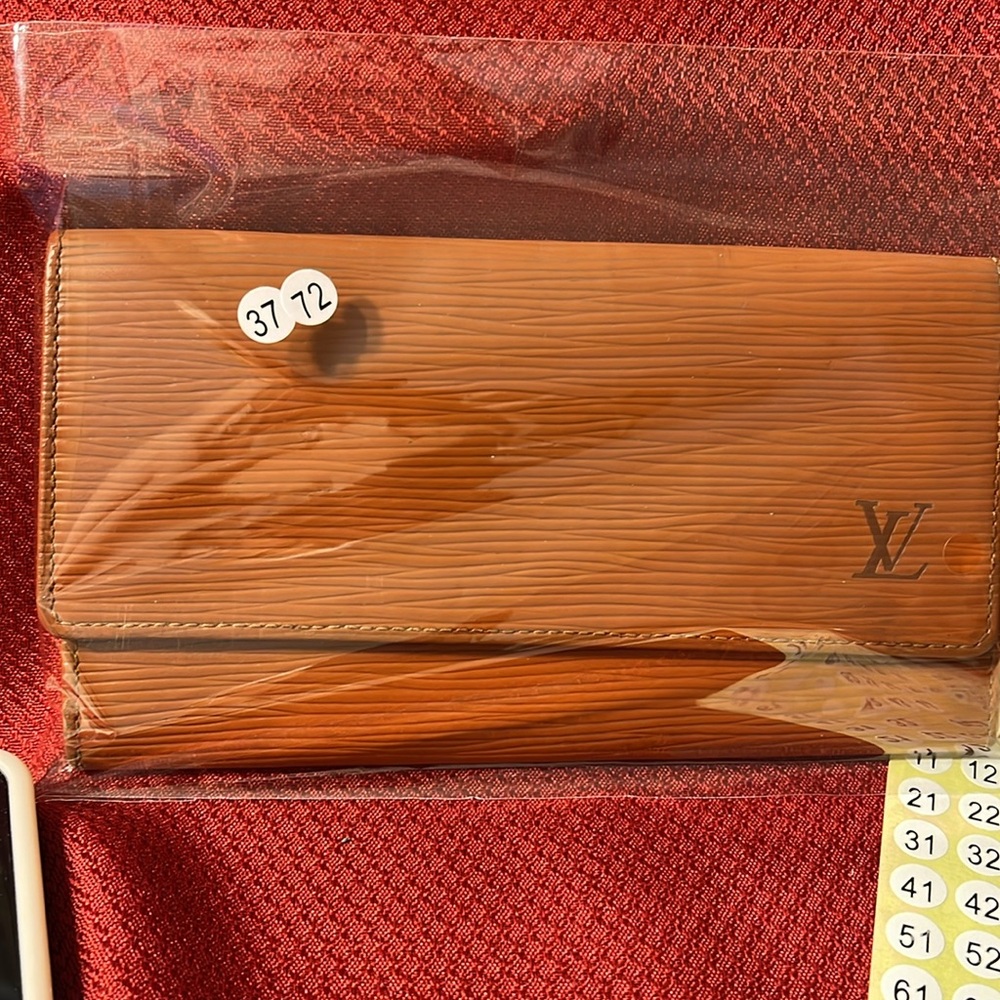 Louis Vuitton Brown Wallet with Flap Closure and Textured Leather w/ COA - Picture 13 of 13